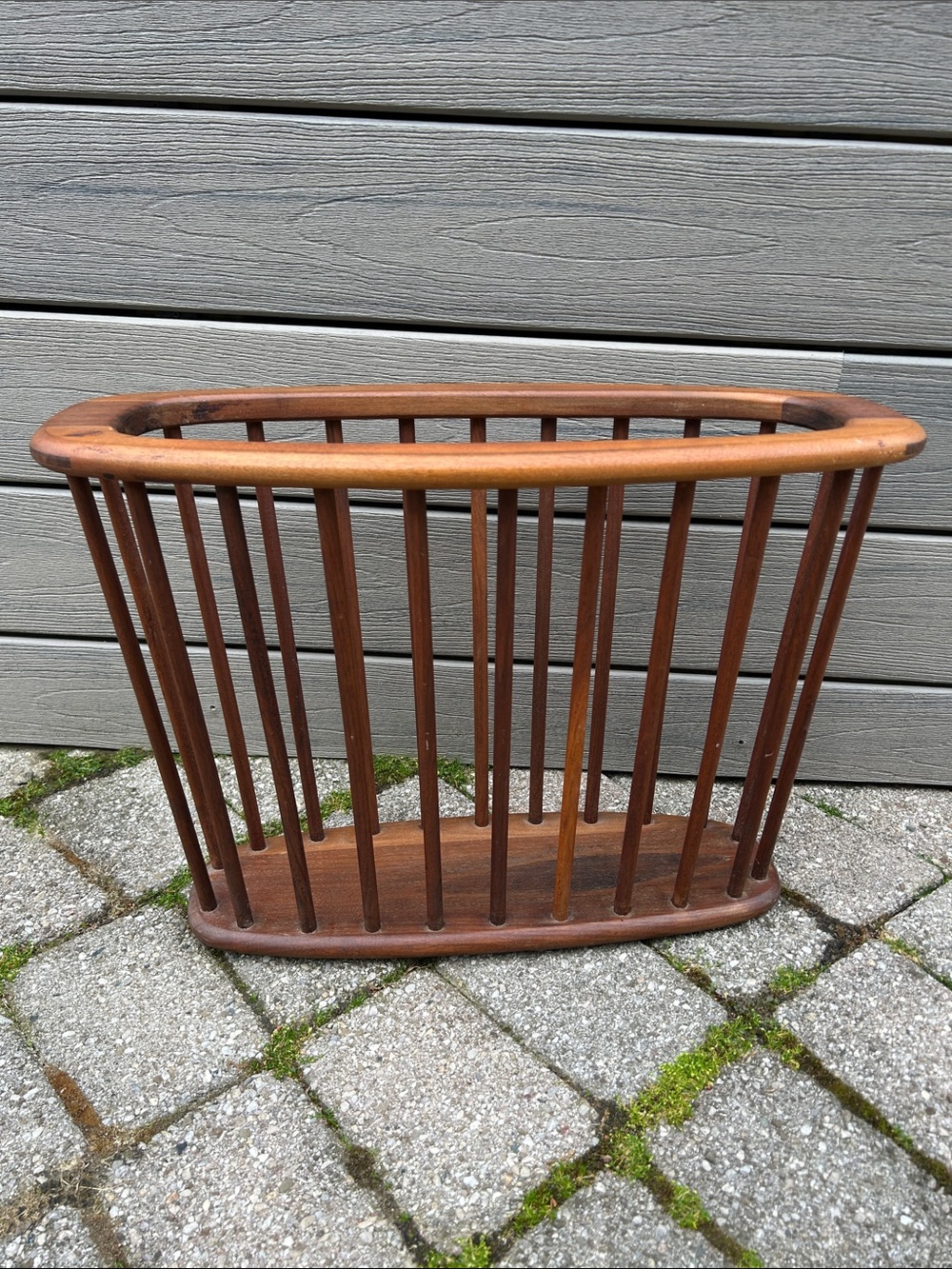 vintage Arthur Umanoff Mid-Century Modern walnut wood spindle magazine rack